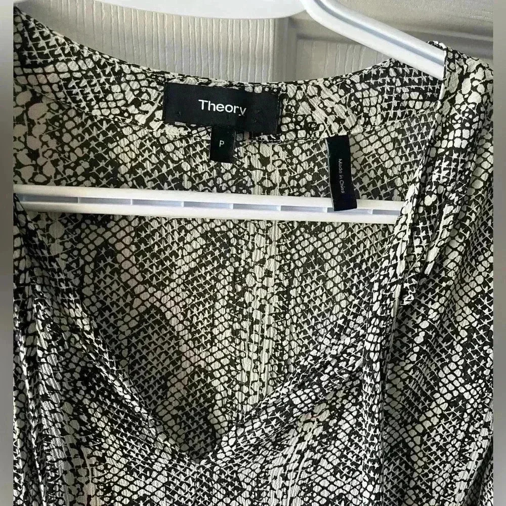 Theory  100% Silk Top | Petite - Picture 4 of 7